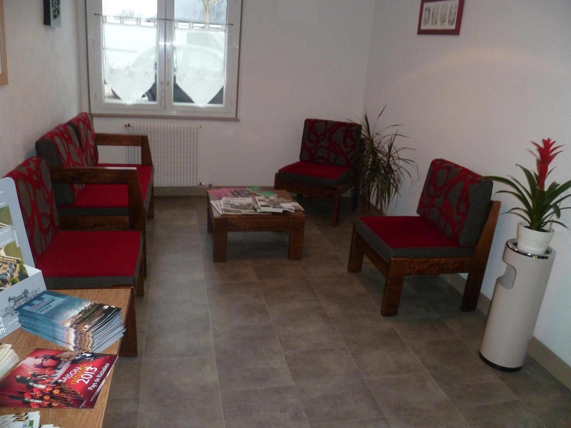 Hotel Rive Sud Шинон Екстериор снимка