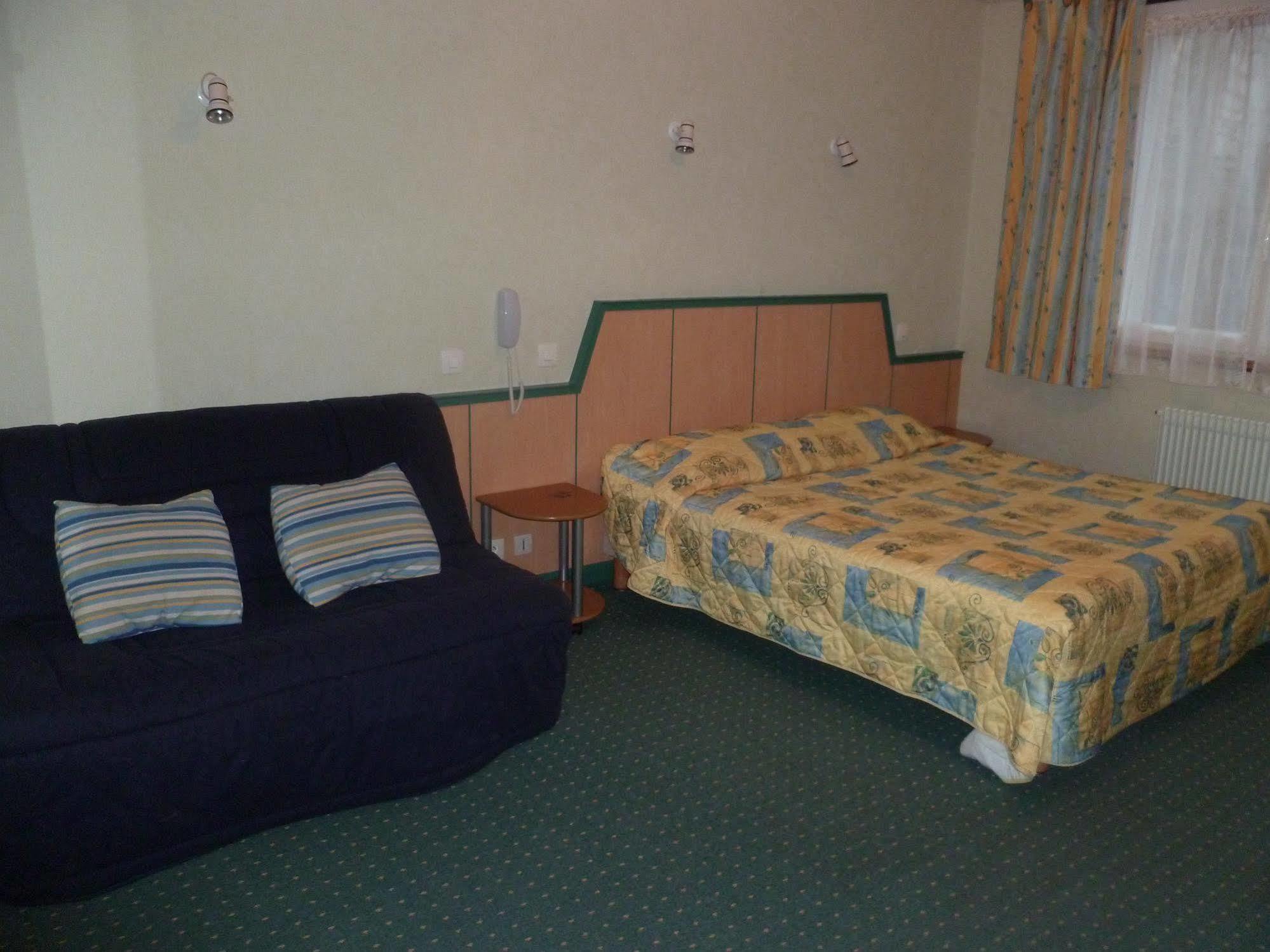 Hotel Rive Sud Шинон Екстериор снимка