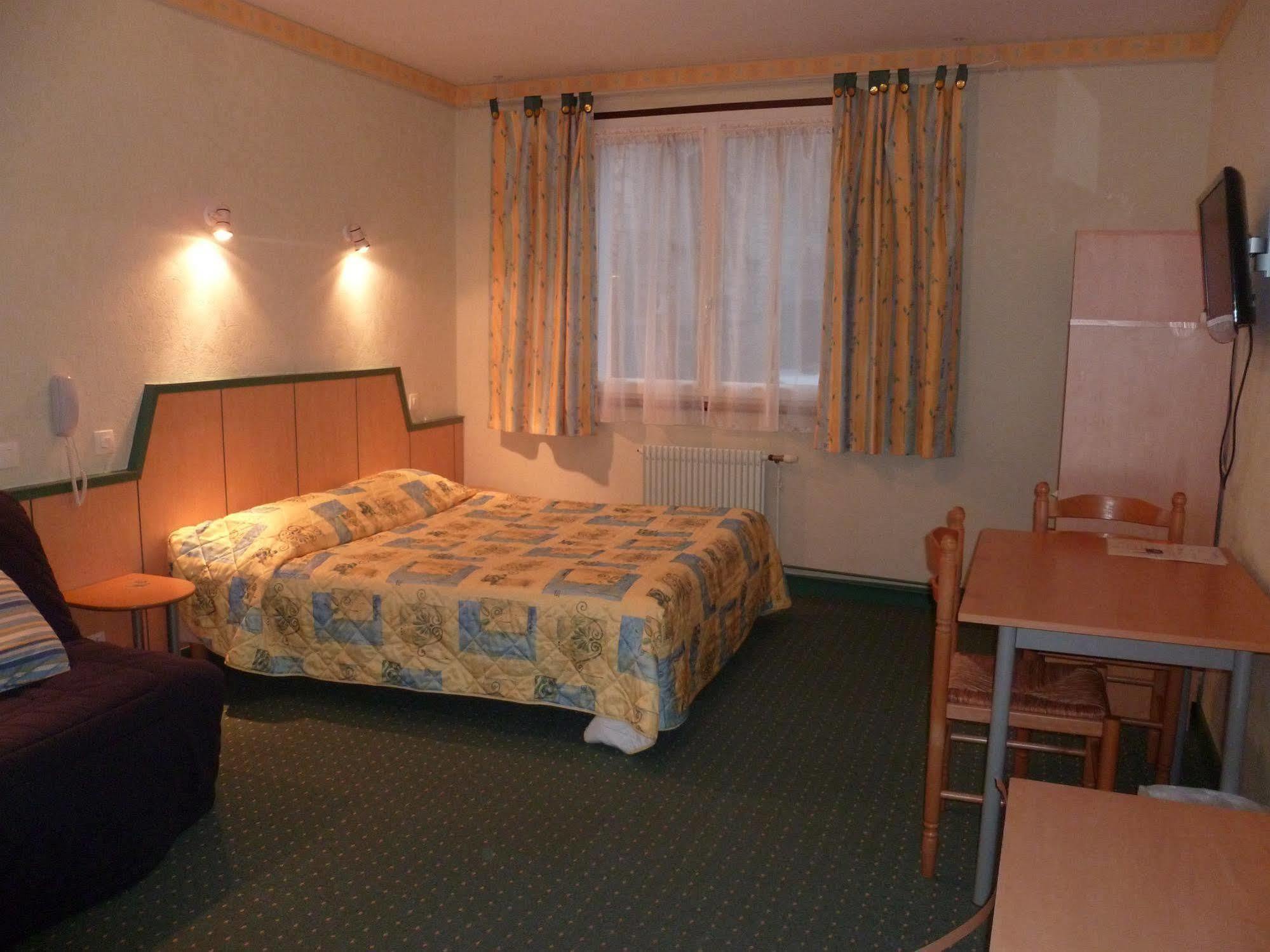 Hotel Rive Sud Шинон Екстериор снимка